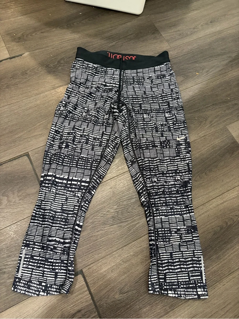 Nike Black & White Patterned Girls' Active Leggings